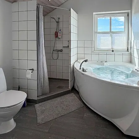 3 Bedroom Stunning In 펜션 *