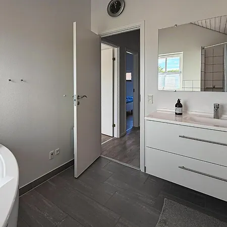 3 Bedroom Stunning In 유엘스민드